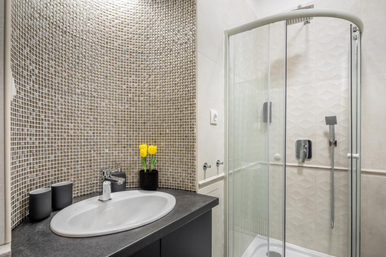 Stunning Apartment In The Hearth Of 부다페스트 외부 사진