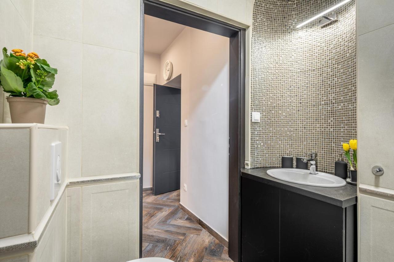 Stunning Apartment In The Hearth Of 부다페스트 외부 사진